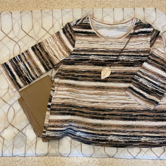 Studio Works Woman 1x top with 3/4 length sleeves - Picture 4 of 11